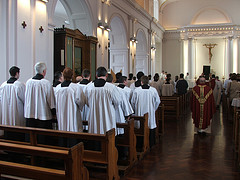 maynooth_students_at_mass